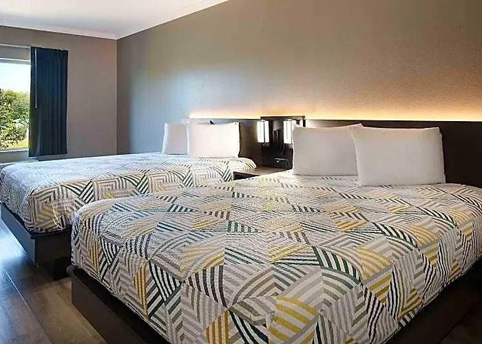 Comfort Worth South 2*